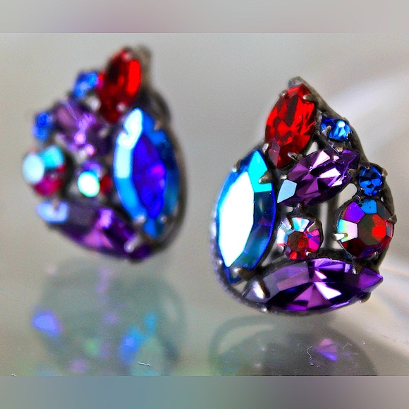 REGENCY EARRINGS CLIP ON VINTAGE PURPLE RED CRYSTALS PEWTER 1950’s - Picture 3 of 8